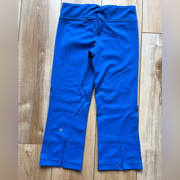 Lululemon Gather and Crow crop - Picture 6 of 7